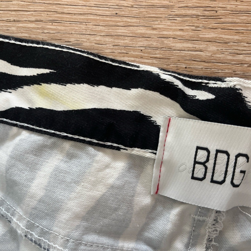 BDG Leila Zebra Print Carpenter Cargo Pants | Size 30 Urban Outfitters - Picture 12 of 15